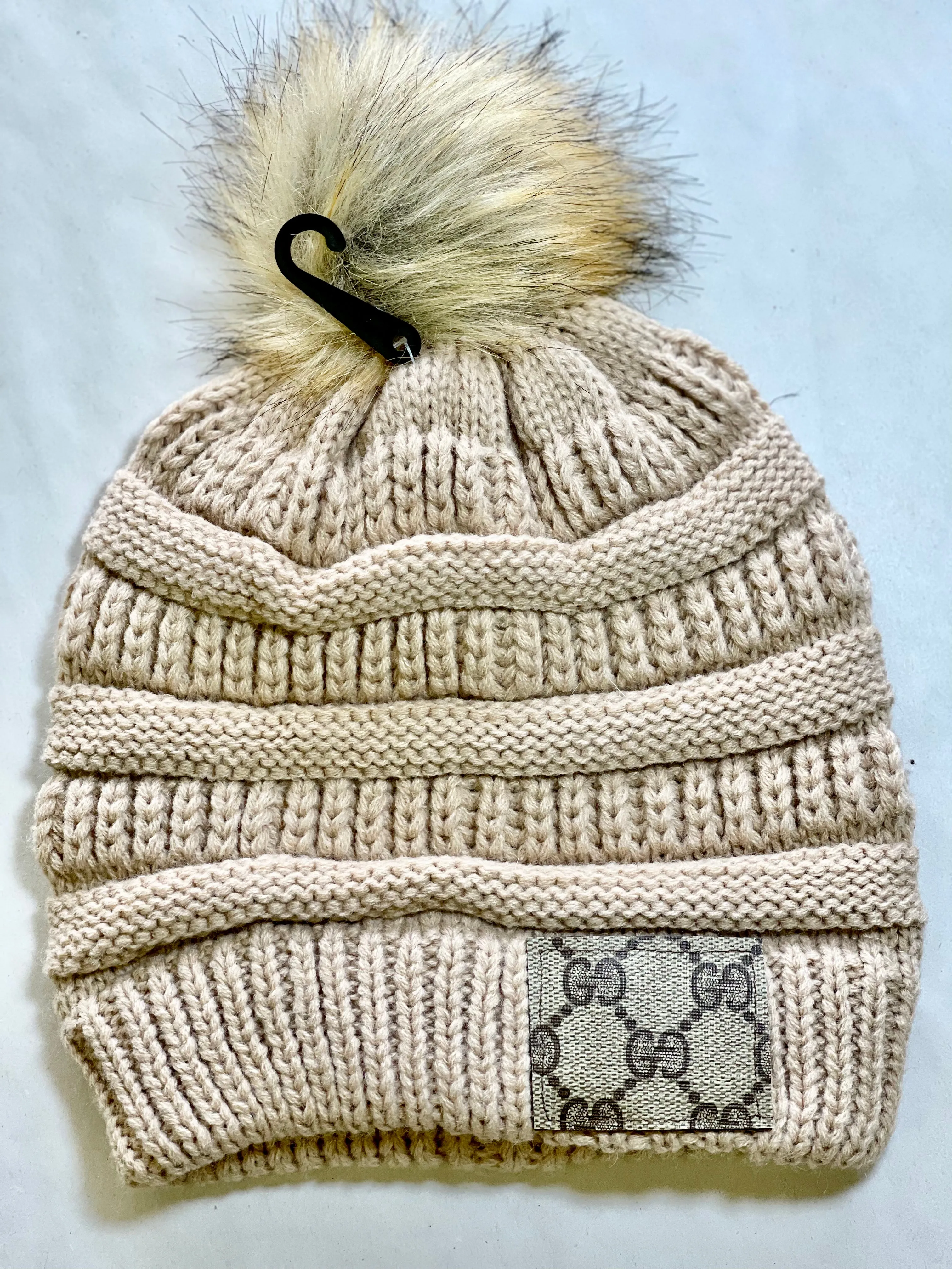 Beanie with small side Gg patch no hardware