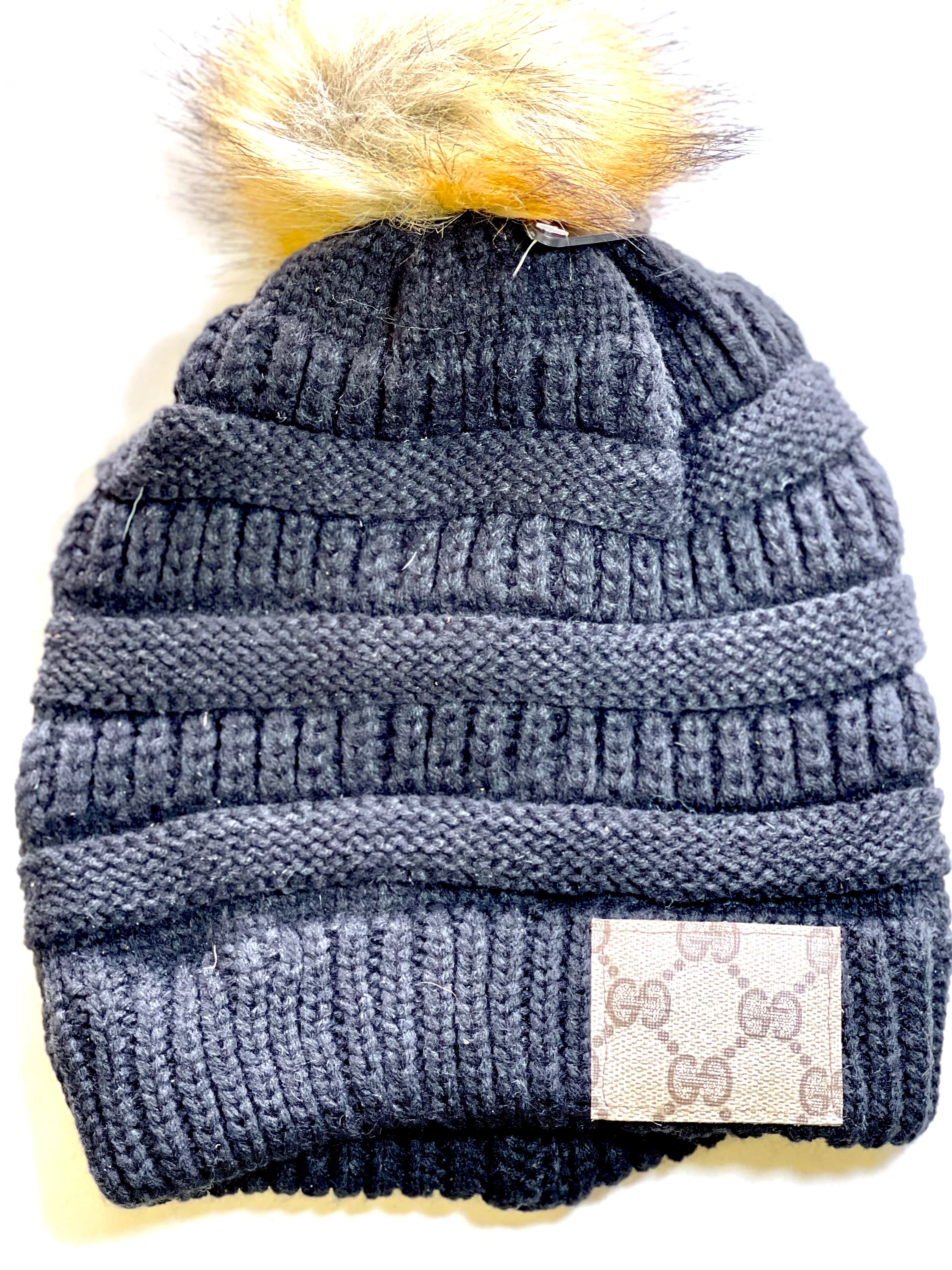 Beanie with small side Gg patch no hardware