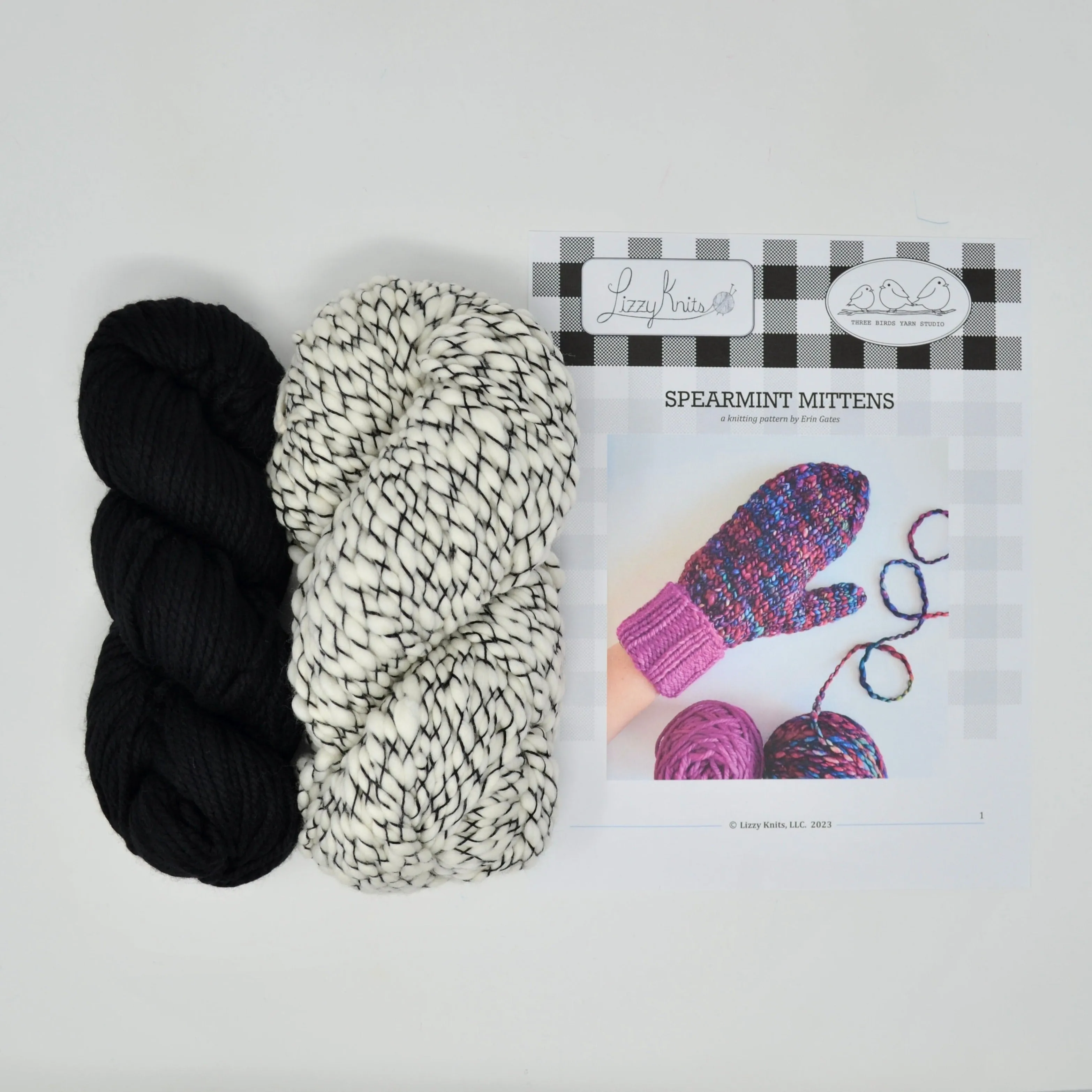 Spearmint Mittens Kit (Black/Natural)