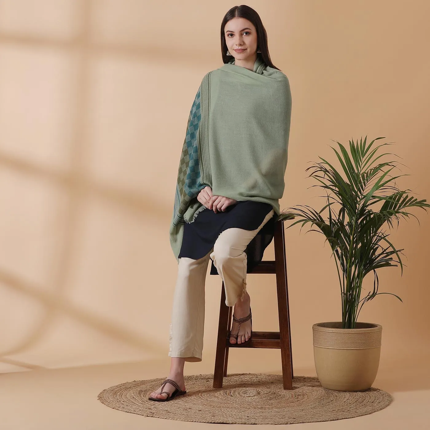 Vidrum: A classic block plaids Woolen shawl